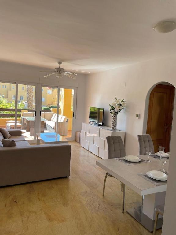 A Stunning 2 Bedroom Apartment 5 Min Walk To The Beautiful Beaches Of Vera Playa Playas de Vera Esterno foto